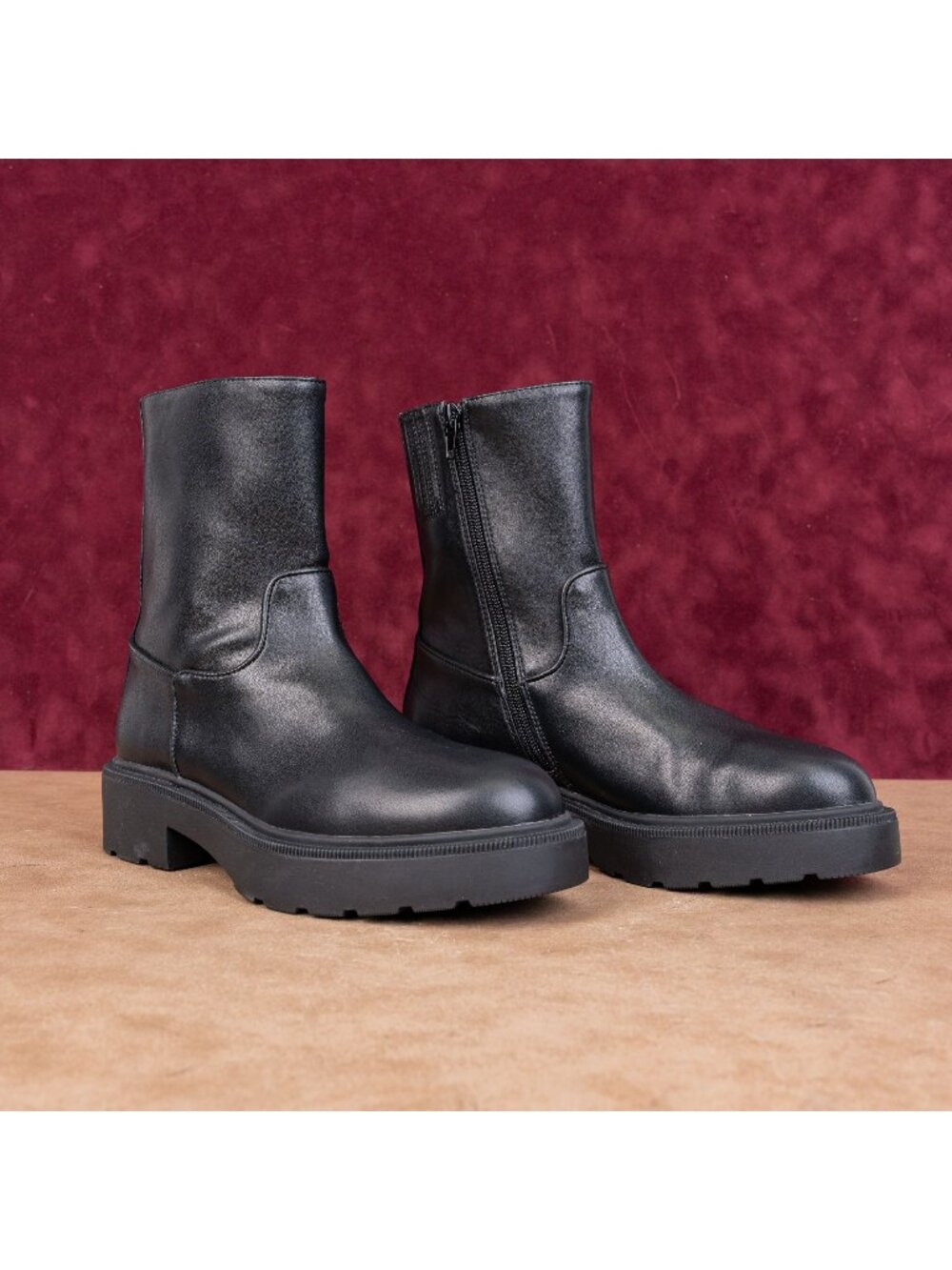 Jeffrey Campbell Women Festival party Black Faux Leather Lug Boots sz 7